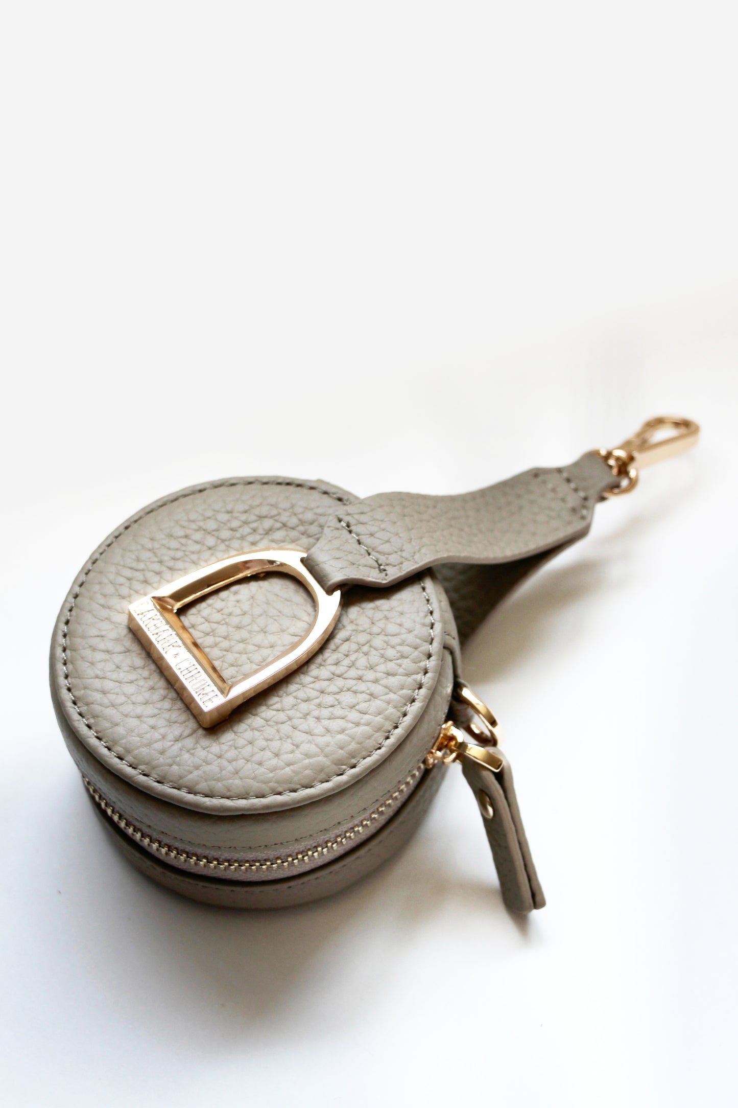 Stirrup Accessory Keeper in Wheat