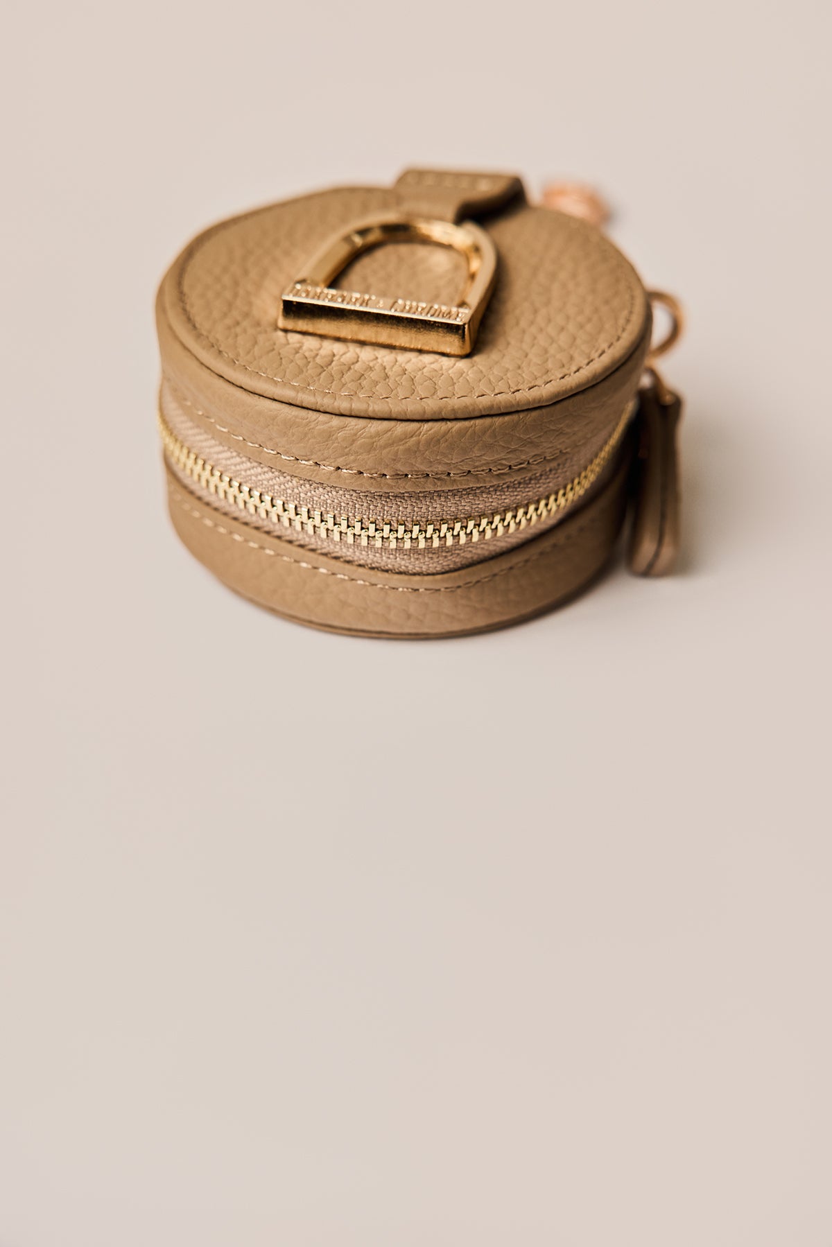 Stirrup Accessory Keeper in Wheat